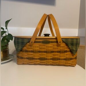 Longaberger 1999 Traditions Generosity Basket with lid and liner